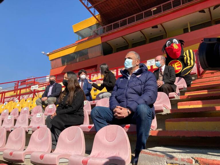 Autoridades advierten ante el regreso del público a los estadios: "Si no se cuida un derecho ganado, se puede perder"