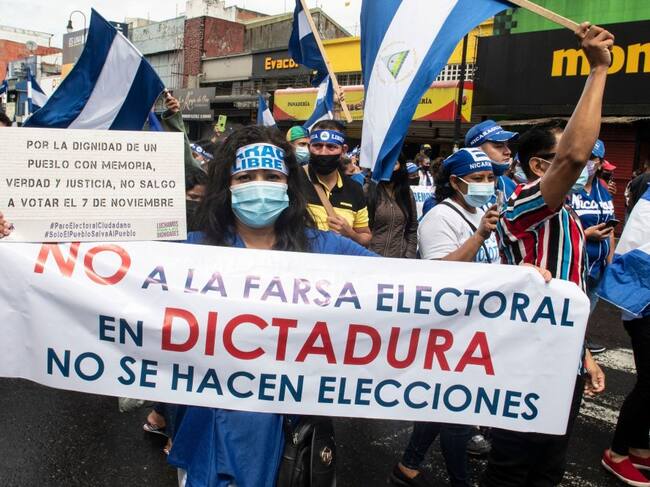Nicaragüenses protestan en Costa Rica contra el régimen de Daniel Ortega