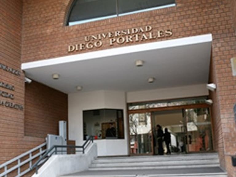 Marcela Aguilar asumió como decana de la Facultad de Comunicación y Letras UDP