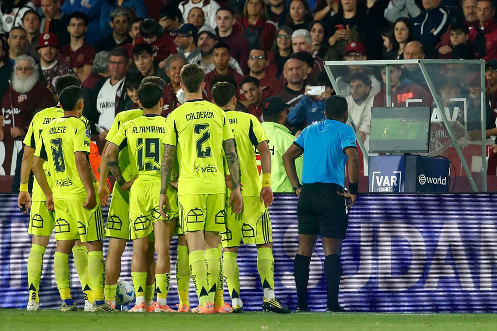 El VAR dejó fuera a la U de la final de Copa Sudamericana