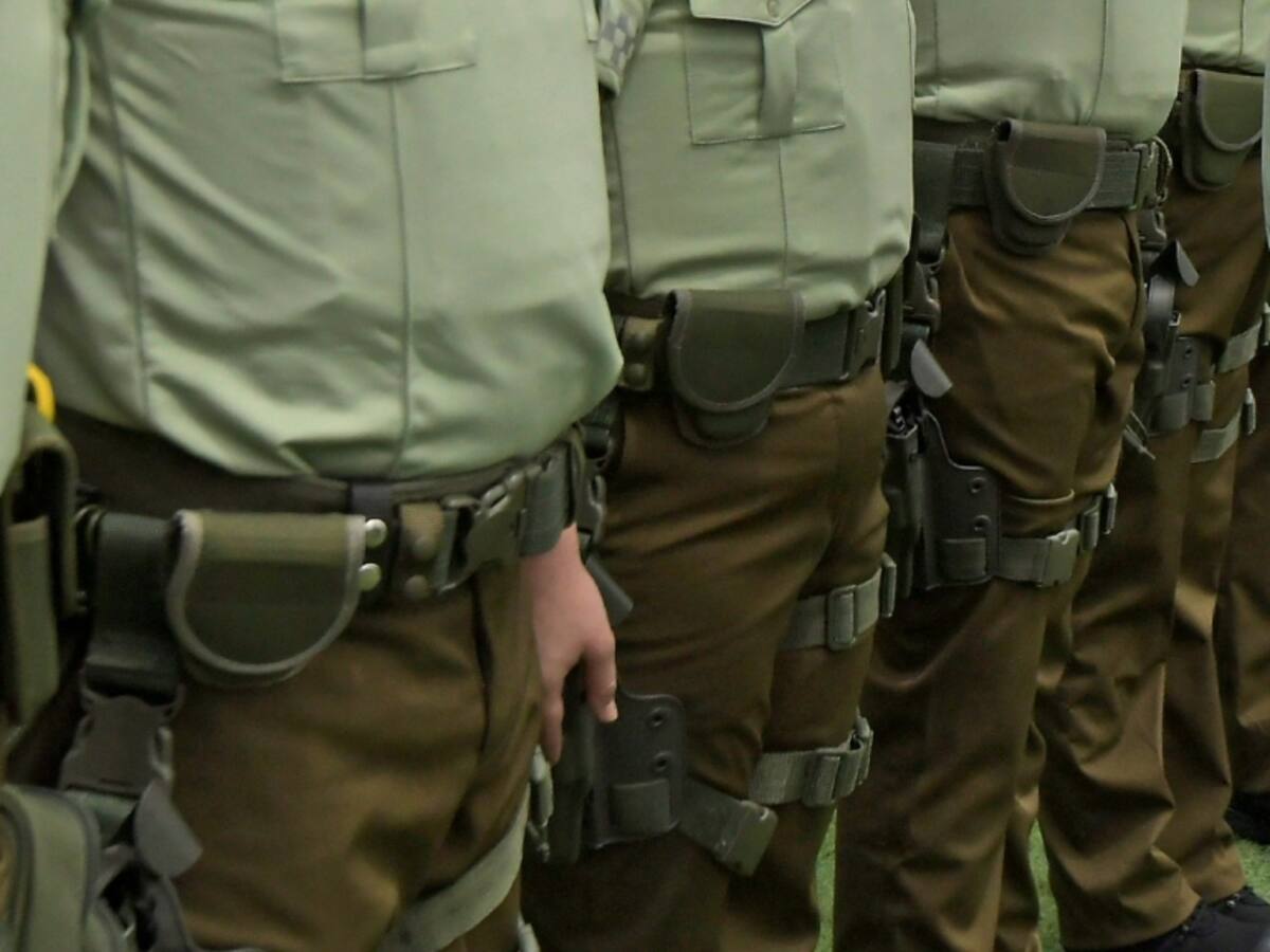 Dan de baja a carabineros por robar dinero a un motociclista tras fiscalización