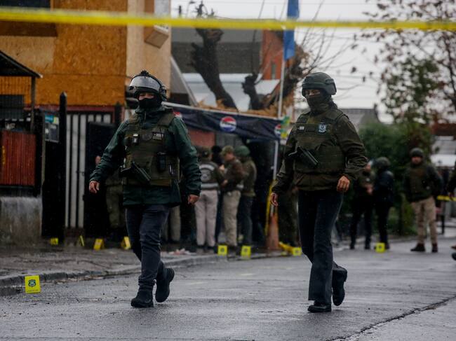 17 de julio de 2026/LO ESPEJO
Carabineros realiza peritajes en calle Cooperación, en la comuna de Lo Espejo, luego de que un sujeto armado disparara en contra de funcionarios policiales e hiriera a dos de ellos.
FOTO: HANS SCOTT/AGENCIAUNO