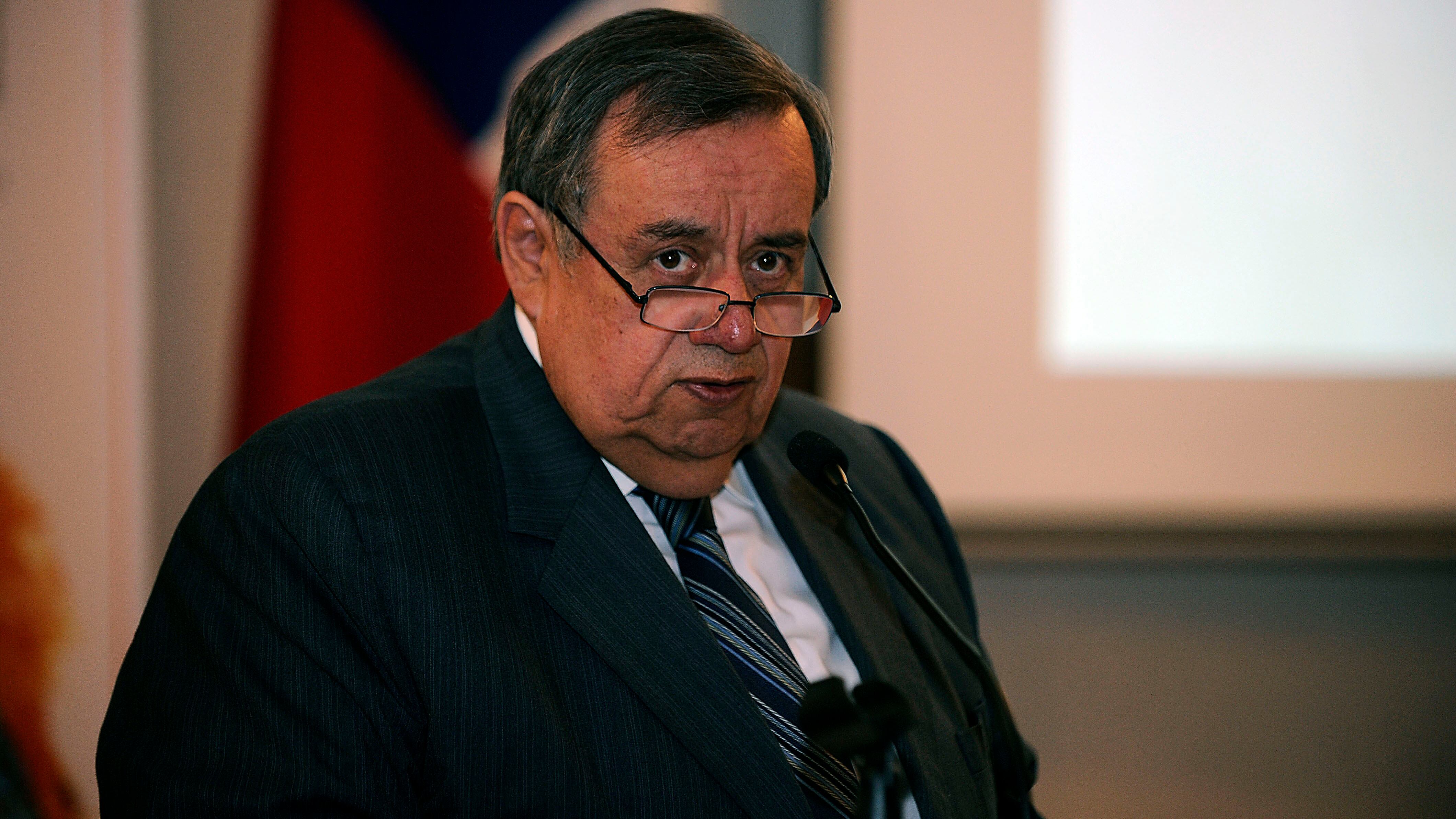 14 DE DICIEMBRE de 2015 /VALPARAISO Hernan Pinto ex alcalde de Valparaiso en  a la exposición del  Director Nacional del Instituto de Salud Pública, doctor y ex ministro Alex Figueroa para exponer en detalle las alternativas y exigencias que tienen los municipios para constituir una farmacia comunitaria.
FOTO : PABLO OVALLE ISASMENDI / AGENCIAUNO