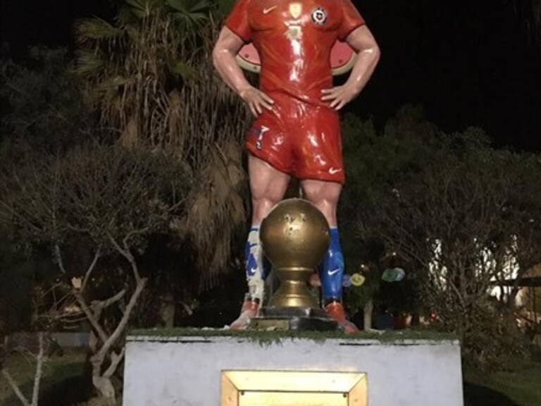 Estatua de Alexis Sánchez sufrió ataque y fue destruida en Tocopilla
