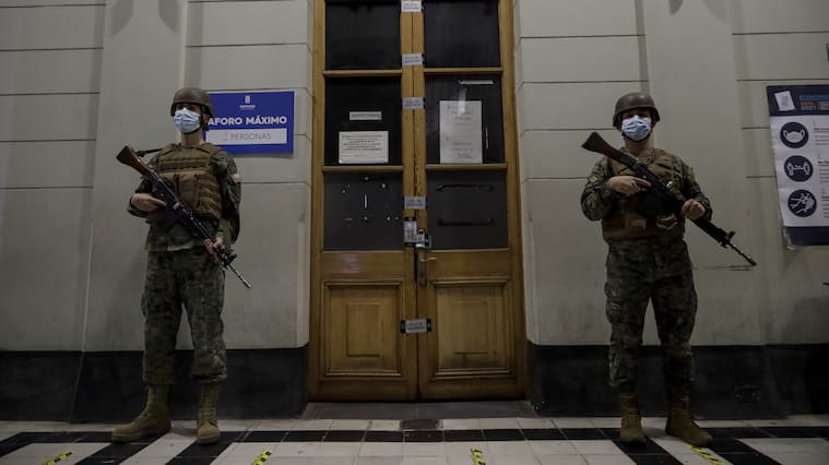 Ejército custodiando votos