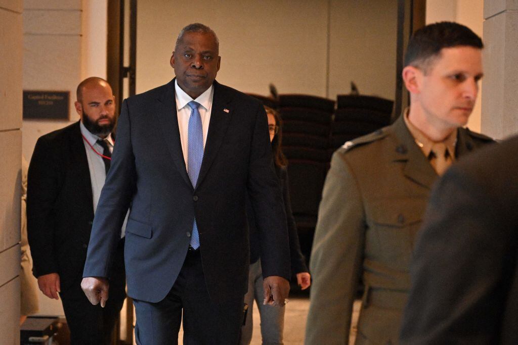 El secretario de defensa de Estados Unidos Lloyd Austin con militares