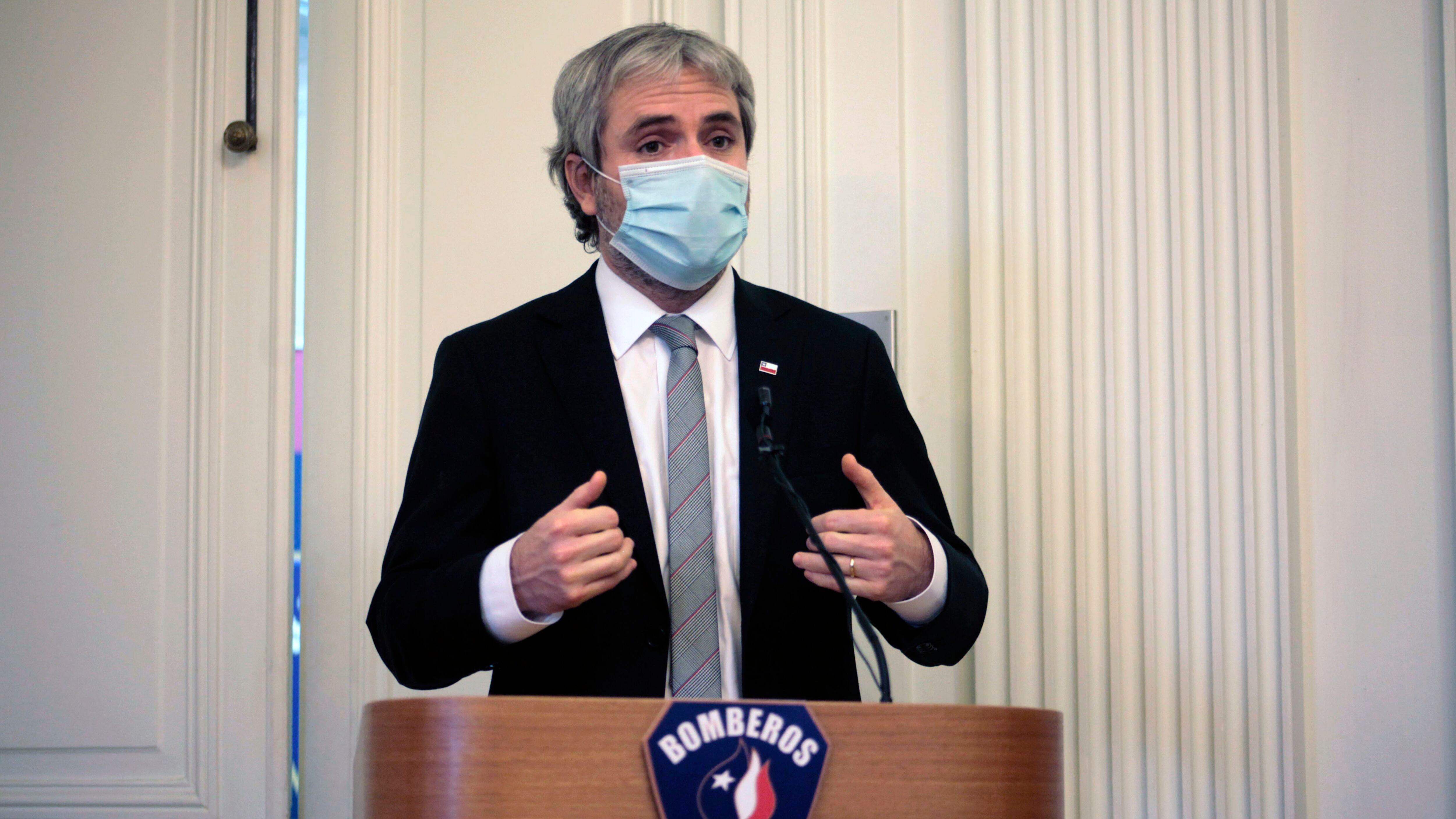30 de Junio de 2020 /SANTIAGOMinistro del Interior y Seguridad Pública, Gonzalo Blumel, durante el aniversario de Bomberos de Chile, donde el Gobierno hace reconocimiento al trabajo realizado durante la pandemia.
FOTO:MAURICIO MENDEZ/AGENCIAUNO
