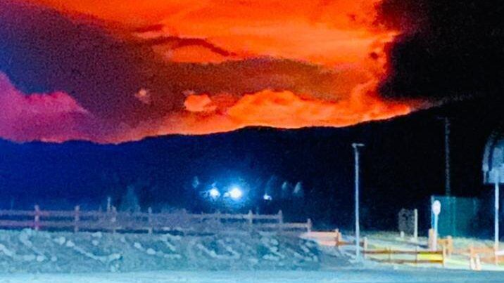 Incendio forestal de grandes proporciones afecta a Parque Nacional Patagonia en Cochrane