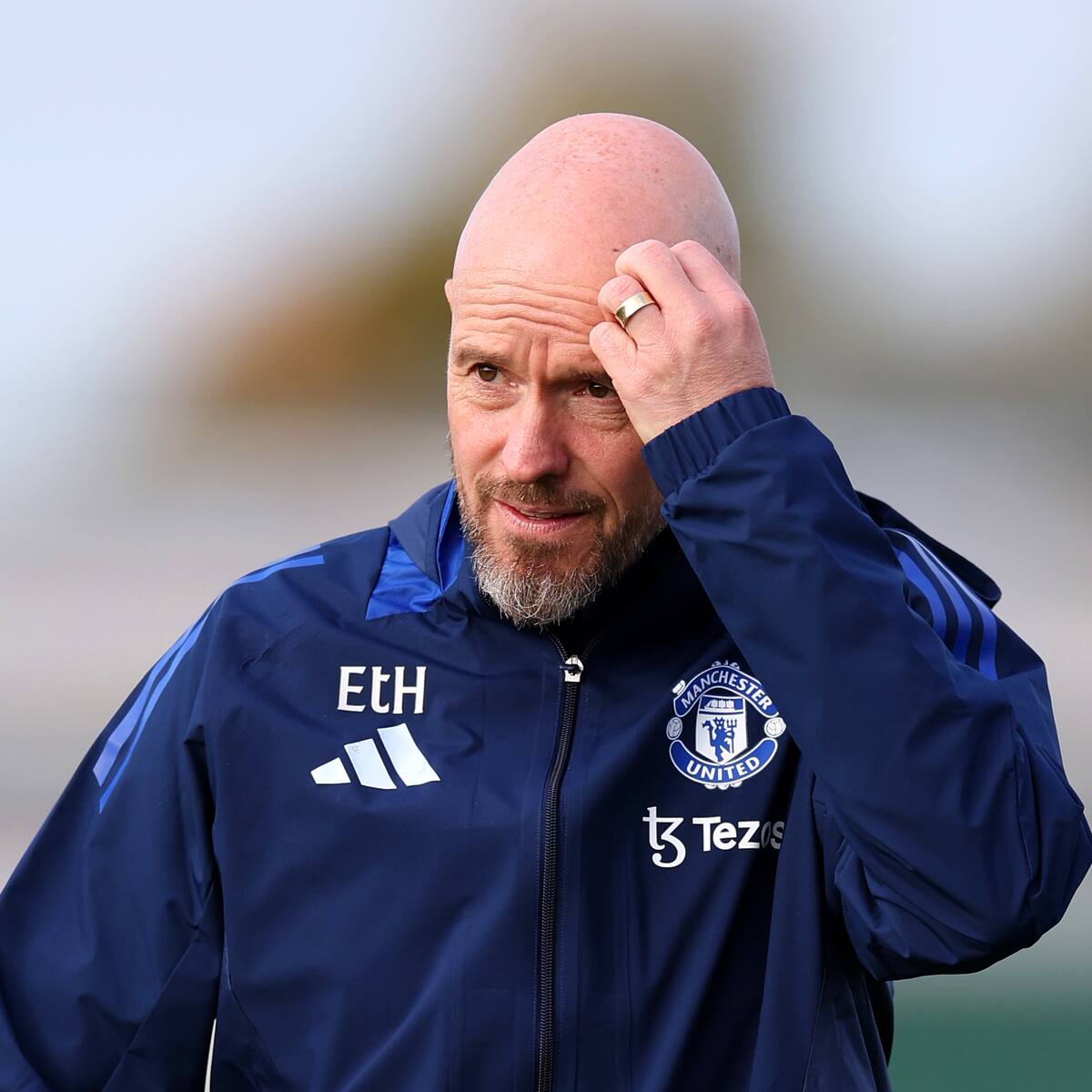 Remezón en Manchester United: Erik ten Hag dejó de ser el DT y un histórico del club asumió la banca
