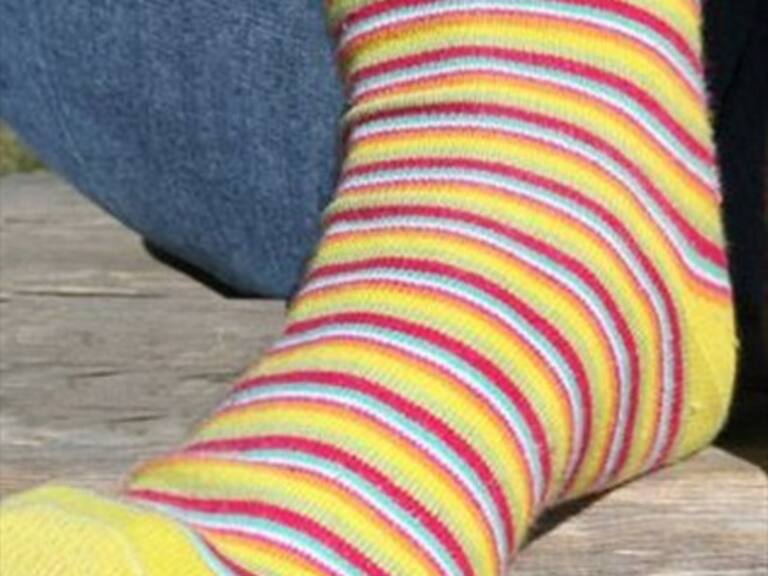 Hombre contrajo una infección pulmonar después de oler sus propios calcetines