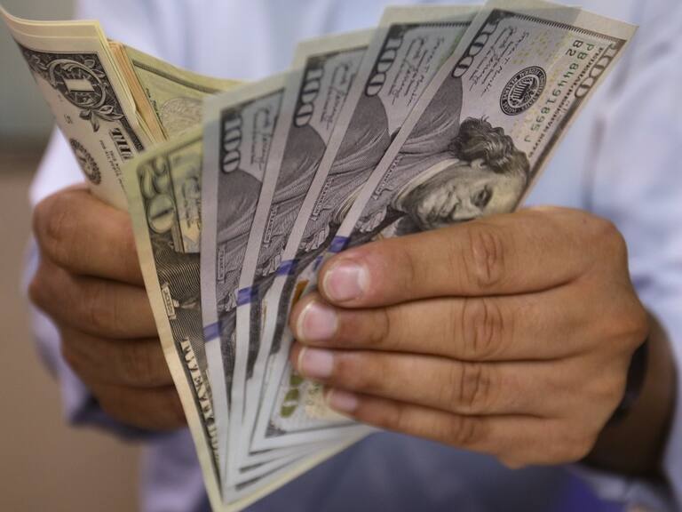 Tras medidas del Banco Central: Dólar continúa a la baja y cobre repunta en su valor