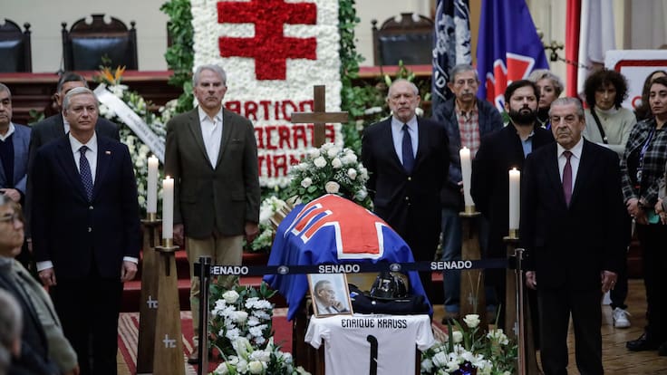 “Fue un gran servidor de Chile”: Presidente Kast y autoridades rinden homenaje a Enrique Krauss durante su velorio