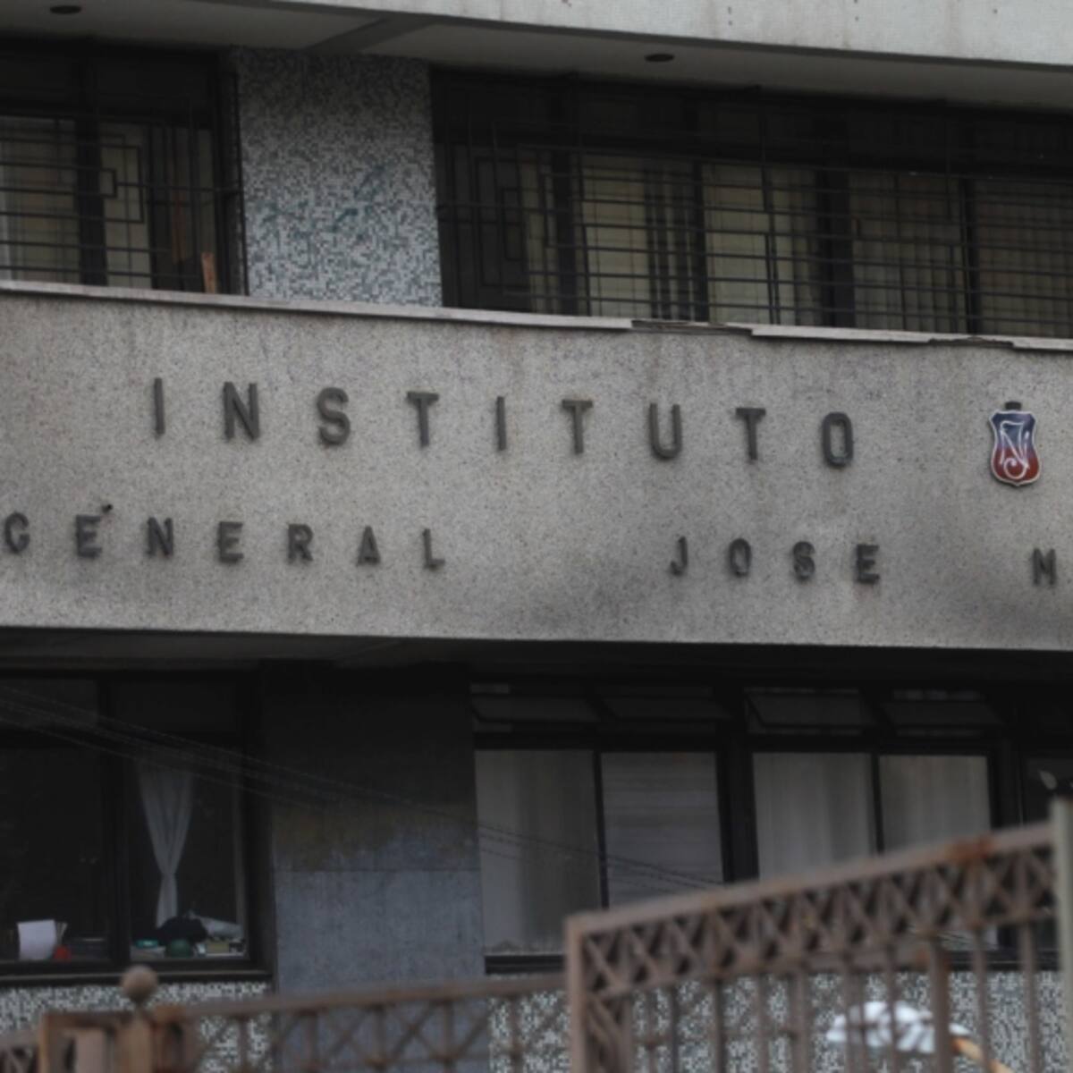 Instituto Nacional suspende clases tras recibir amenazas de eventual tiroteo para hoy viernes