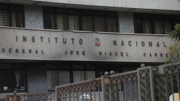 Instituto Nacional suspende clases tras recibir amenazas de eventual tiroteo para hoy viernes