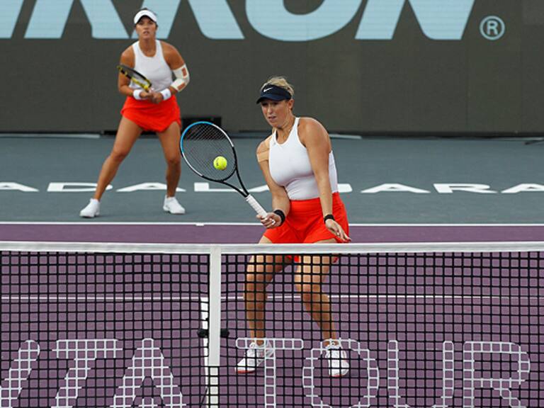 Guarachi y Krawczyk obtuvieron trascendental triunfo en las WTA Finals y este lunes buscarán un lugar en las semifinales