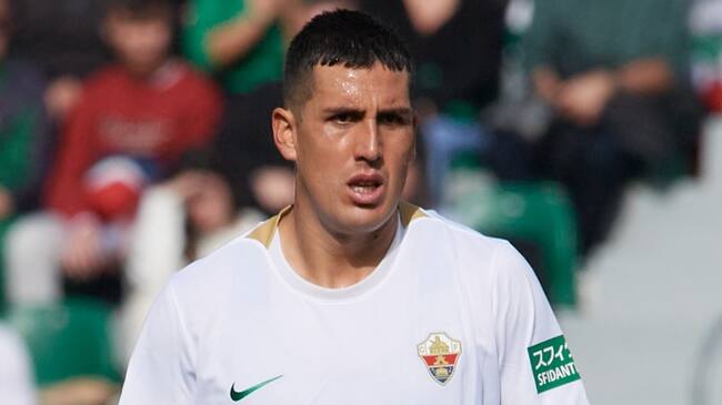 Enzo Roco se "vistió de arquero" y protagonizó una increíble jugada en duelo entre Elche y Espanyol