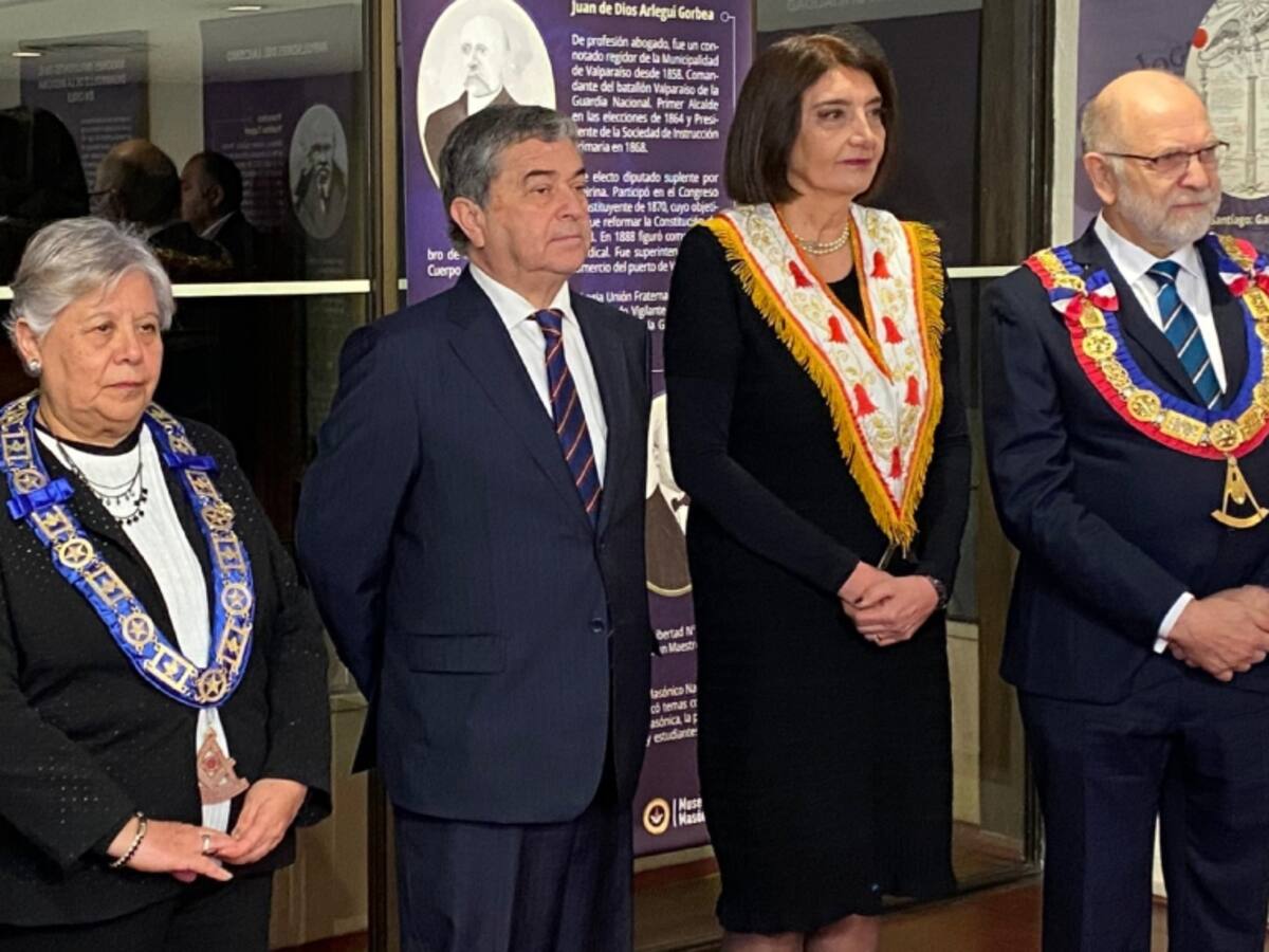 Fraternitas de la República: autoridades participan de la tradicional ceremonia organizada por la masonería chilena