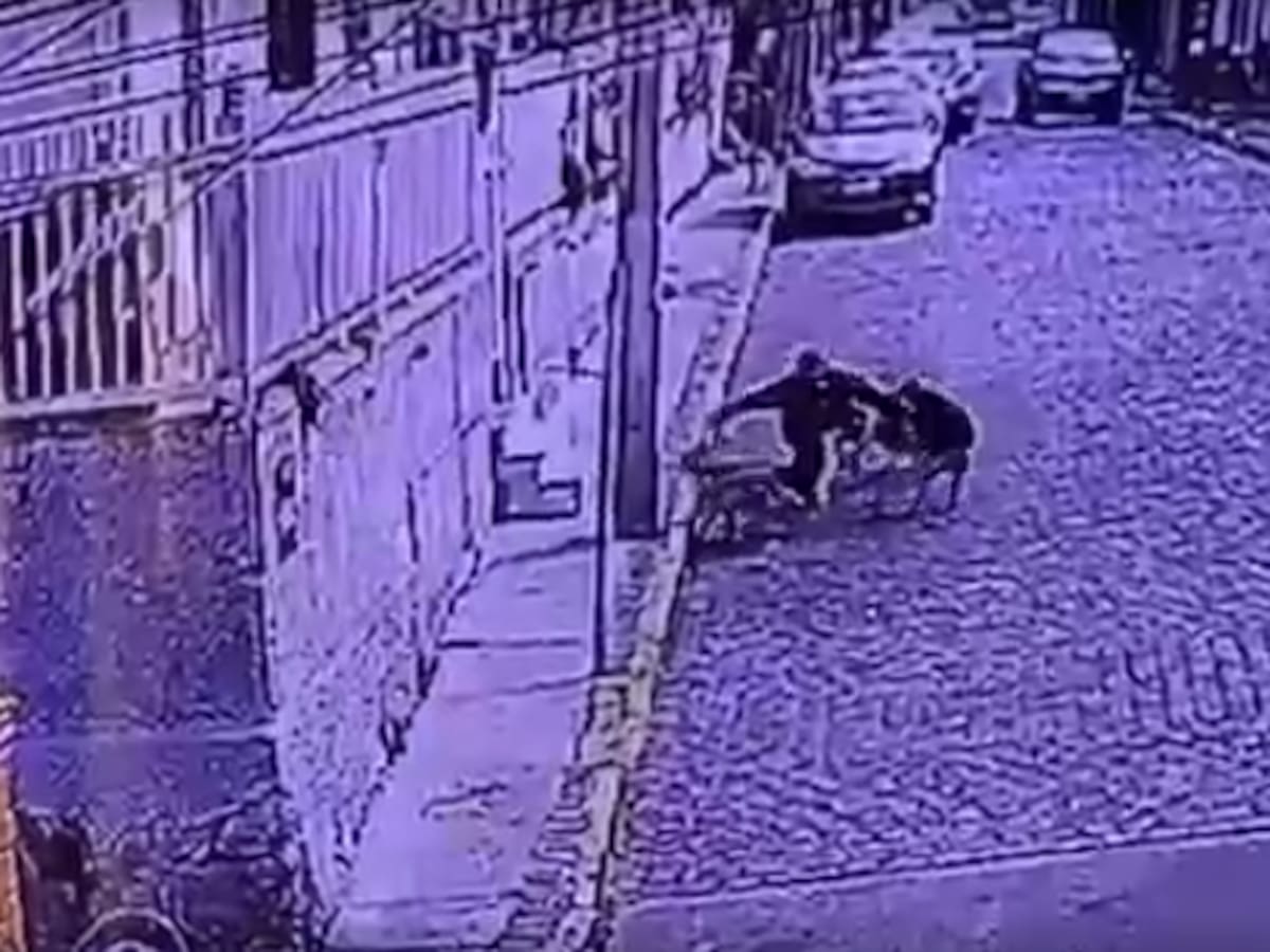 Registro muestra brutal ataque de jauría a un turista en cerro Concepción de Valparaíso