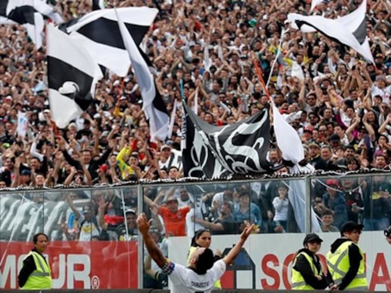 Hincha de Colo Colo se tatuó la celebración del tercer gol de Paredes a la U