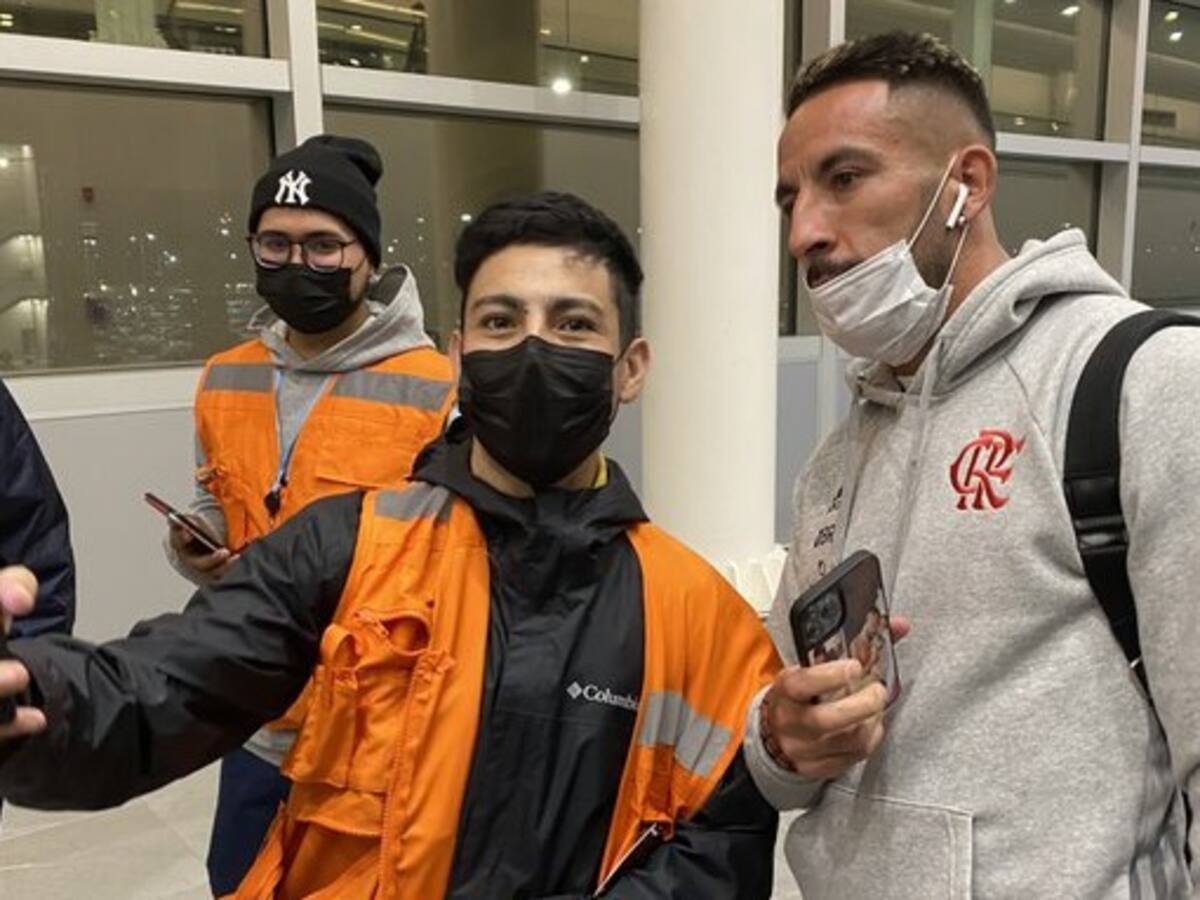 Mauricio Isla está de regreso: el «Huaso» lideró al plantel de Flamengo que ya llegó a Chile para enfrentar a la UC