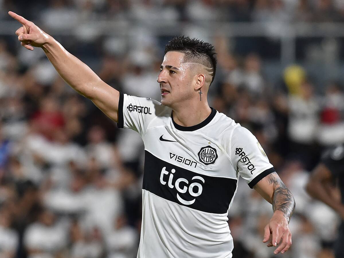 Colo Colo mira a Paraguay en busca de un nuevo delantero