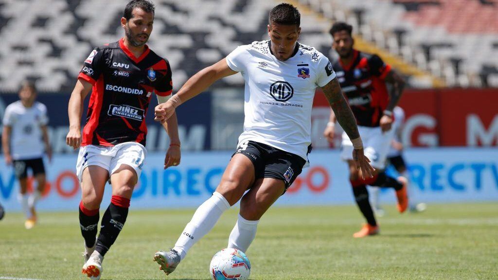 10 de Noviembre del 2020/SANTIAGOJavier Parraguez(c) ,durante el partido valido por la Duodecima fecha del Campeonato Nacional AFP PlanVital 2020, entre Colo Colo vs Deportes Antofagasta, disputado en el Estadio Monumental
FOTO:FRANCISCO LONGA/AGENCIAUNO