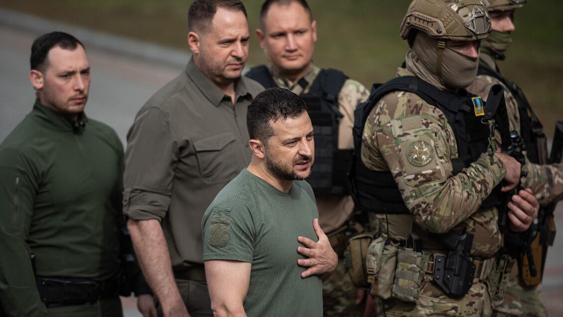 Zelenski ofrece protecciones a soldados rusos que desistan de la guerra en Ucrania