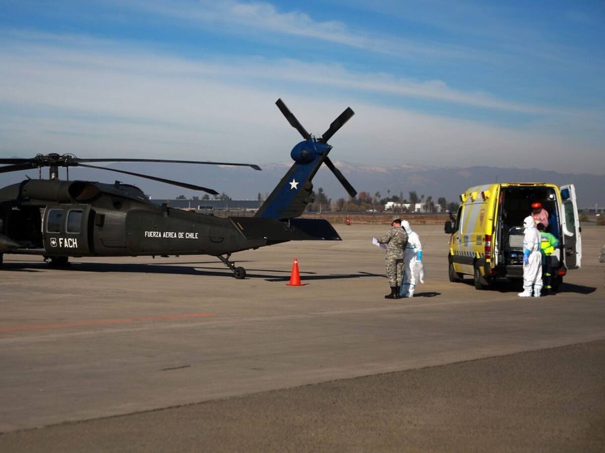 Dos pacientes de Maipú con Covid-19 fueron trasladados a la Región del Maule en helicópteros Black Hawk