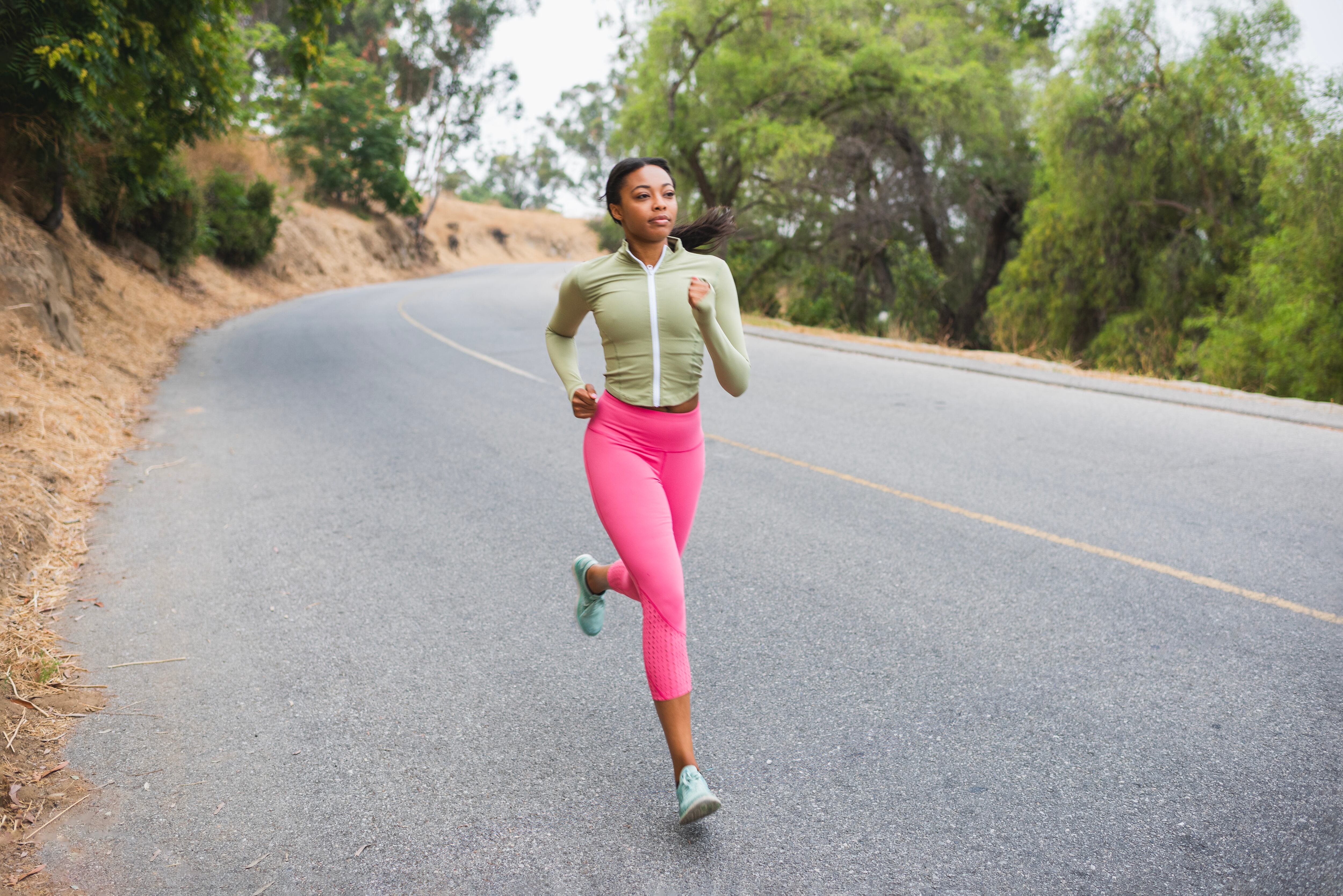 Hacer esto después de entrenar podría mejorar tu rendimiento al correr, según estudio