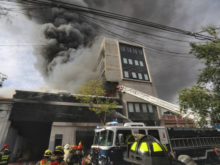 “Explotó de la nada”: vecinos entregan nuevos antecedentes del megaincendio en Barrio República