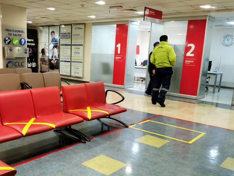 20 de Mayo de 2020/SANTIAGOPoca afluencia de personas al sector de Urgencia Respiratoria la Clnica Las Condes durante el aumento considerable de contagiados por COVID-19
FOTO:MARIO DAVILA /AGENCIAUNO