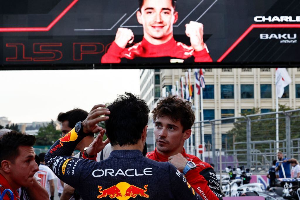 Leclerc y Pérez compartirán la primera línea de la grilla este domingo en Baku. (HAMAD I MOHAMMED/POOL/AFP vía Getty Images)