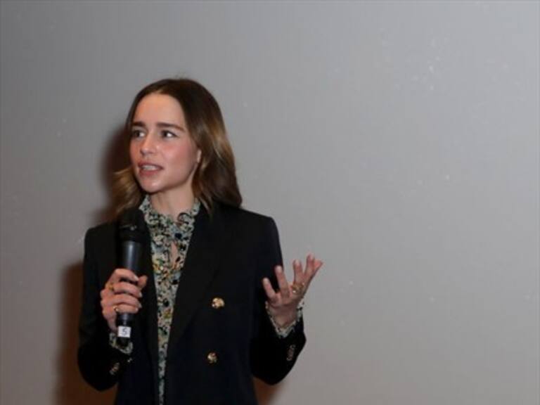 Emilia Clarke decidió que dejará de sacarse «selfies» con sus admiradores