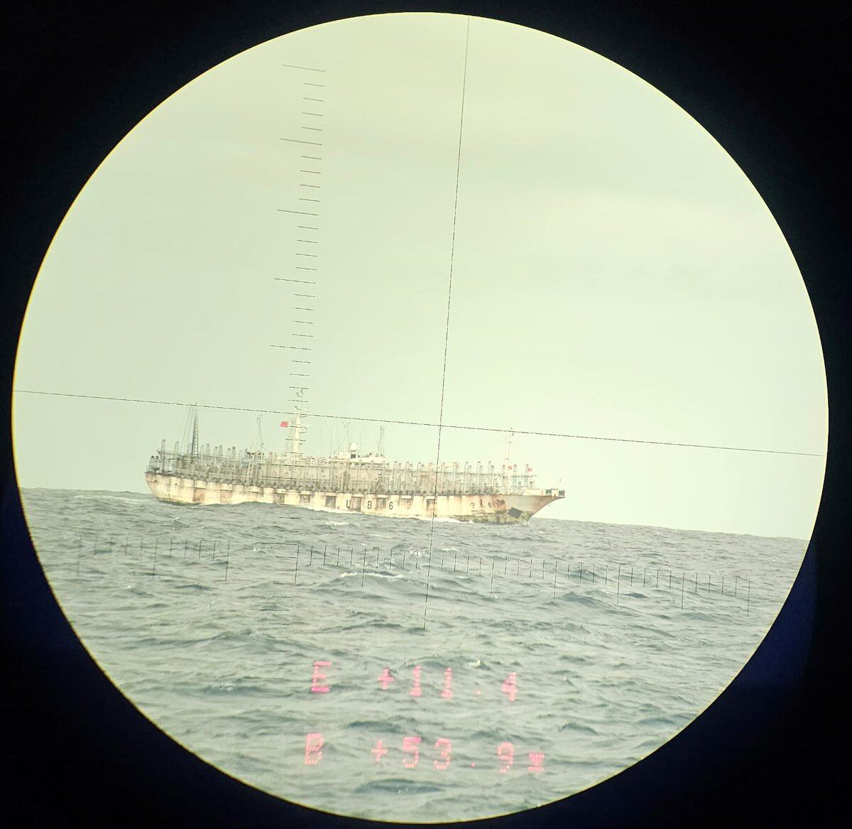 Submarino de la Armada chilena realiza fiscalización a buques pesqueros de China y Rusia