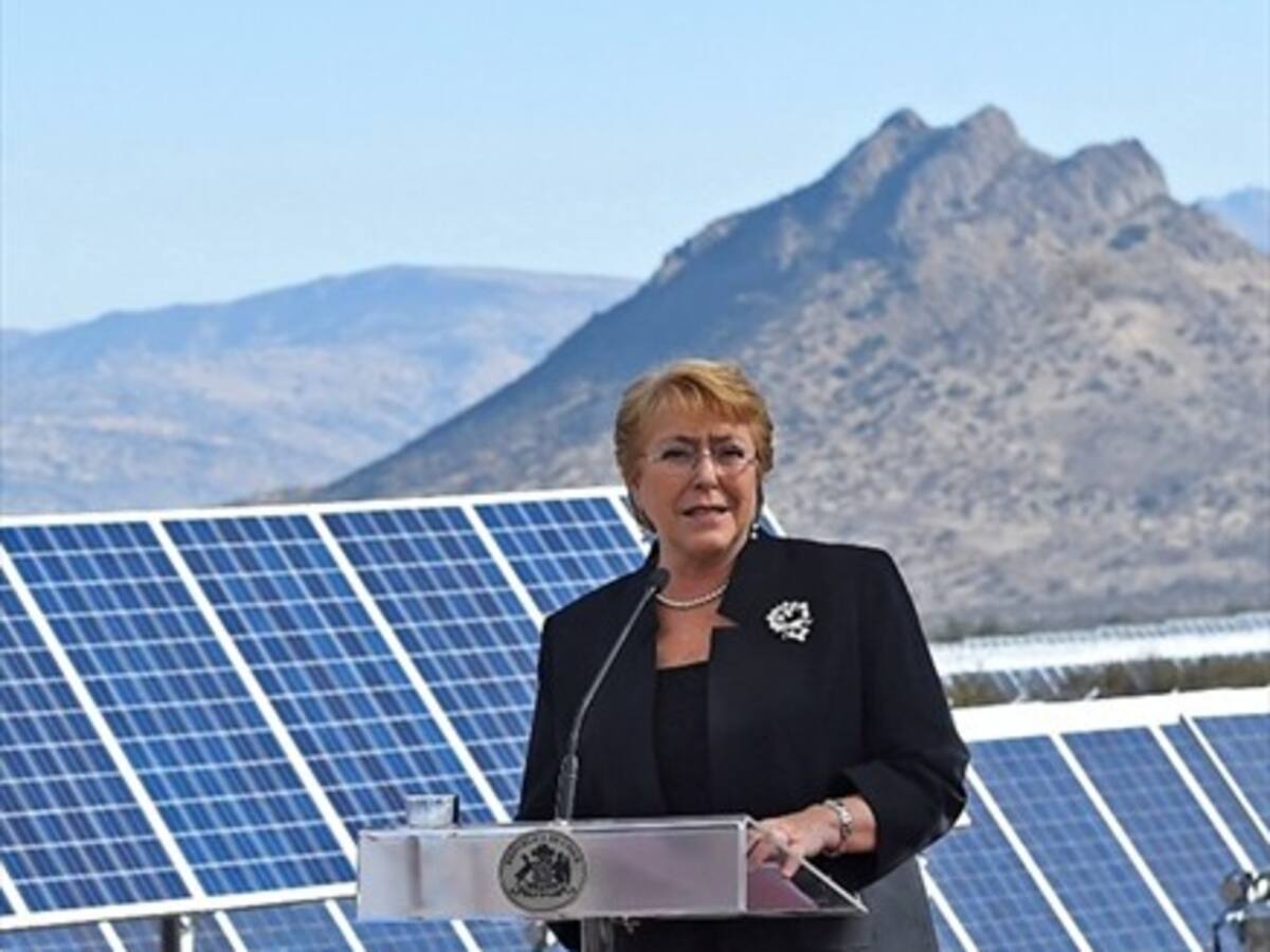 Michelle Bachelet: «Chile tiene que avanzar hacia un crecimiento más diversificado»