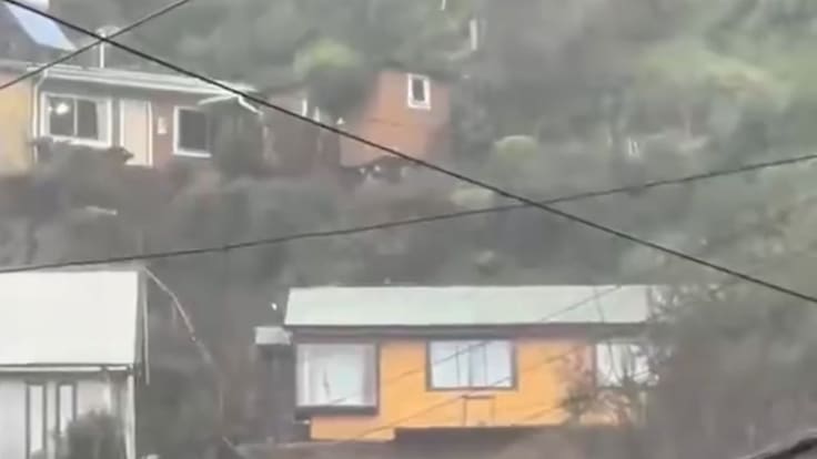 Emergencia en Corral: reportan casas al borde del colapso por deslizamientos de tierra