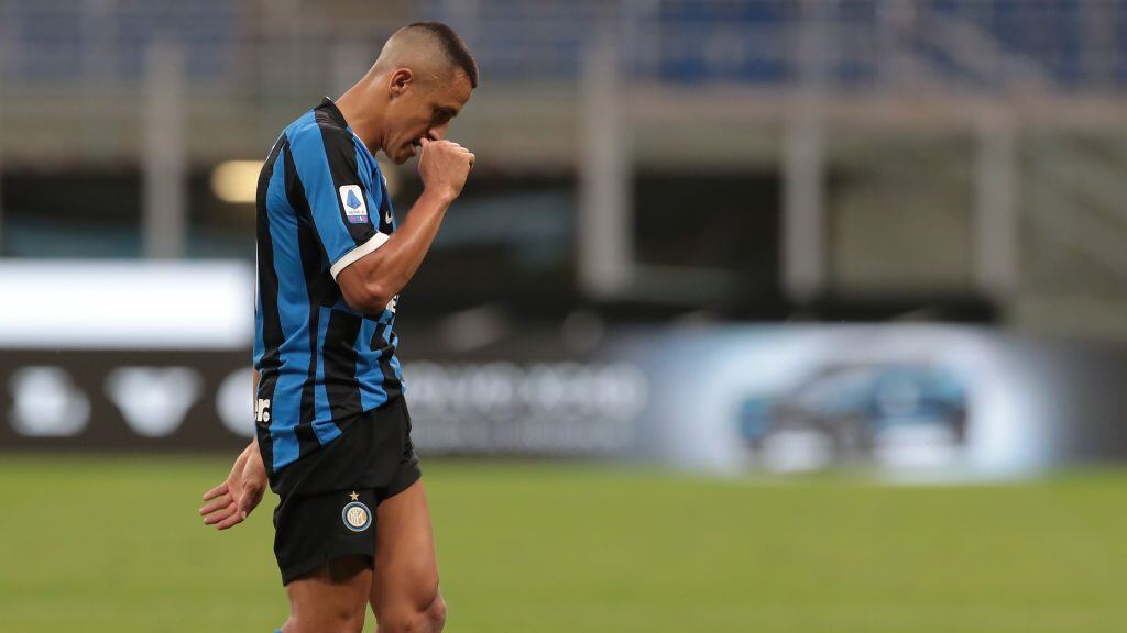 MILAN, ITALY - JUNE 24: Alexis Sanchez of FC Internazionale shows his dejection during the Serie A match between FC Internazionale and US Sassuolo at Stadio Giuseppe Meazza on June 24, 2020 in Milan, Italy. (Photo by Emilio Andreoli/Getty Images)
