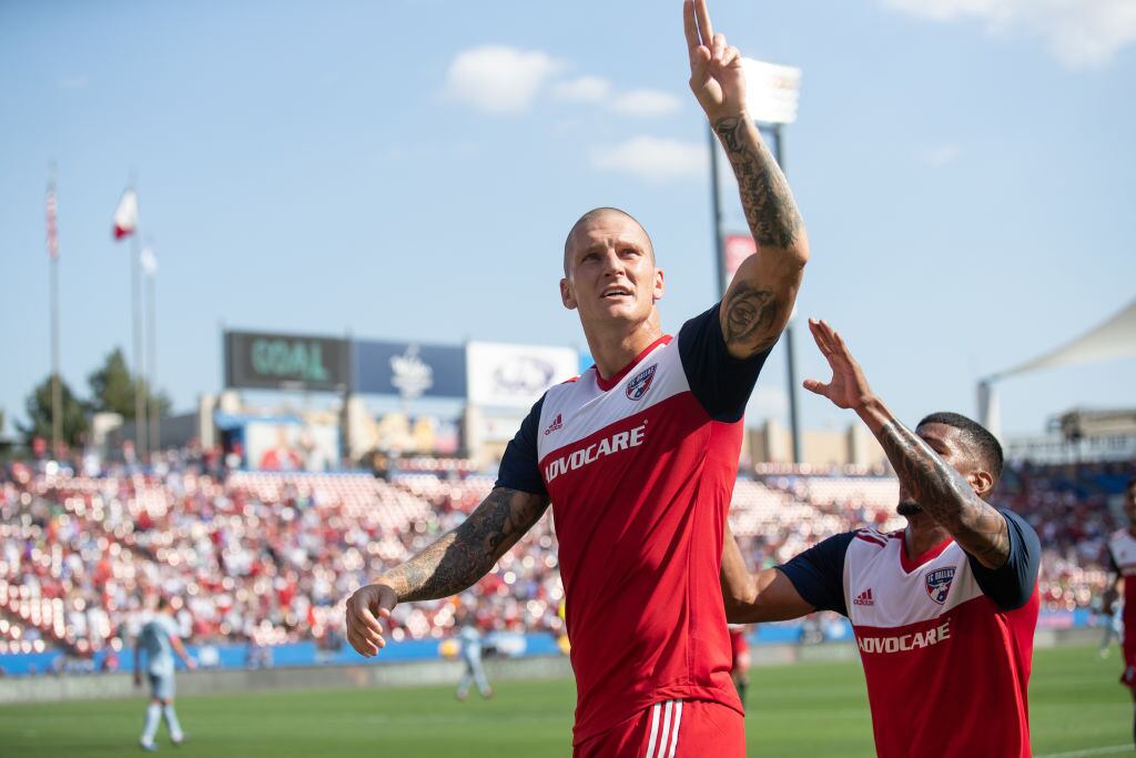 Zdenek Ondrasek celebra un gol