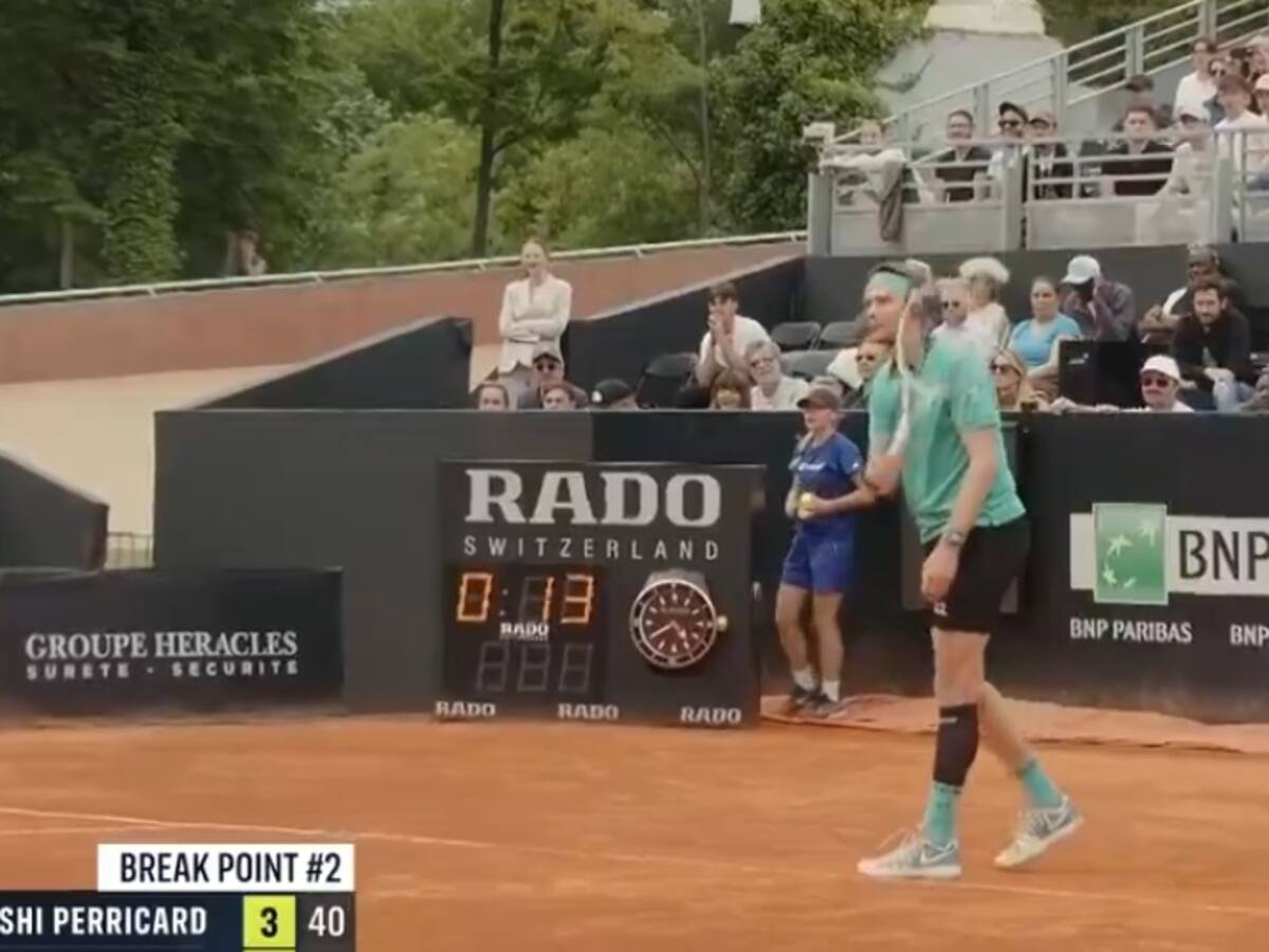 De no creer: Bublik sacó 6 veces por abajo en un mismo juego ante el francés Mpetshi Perricard por las semis del ATP de Lyon