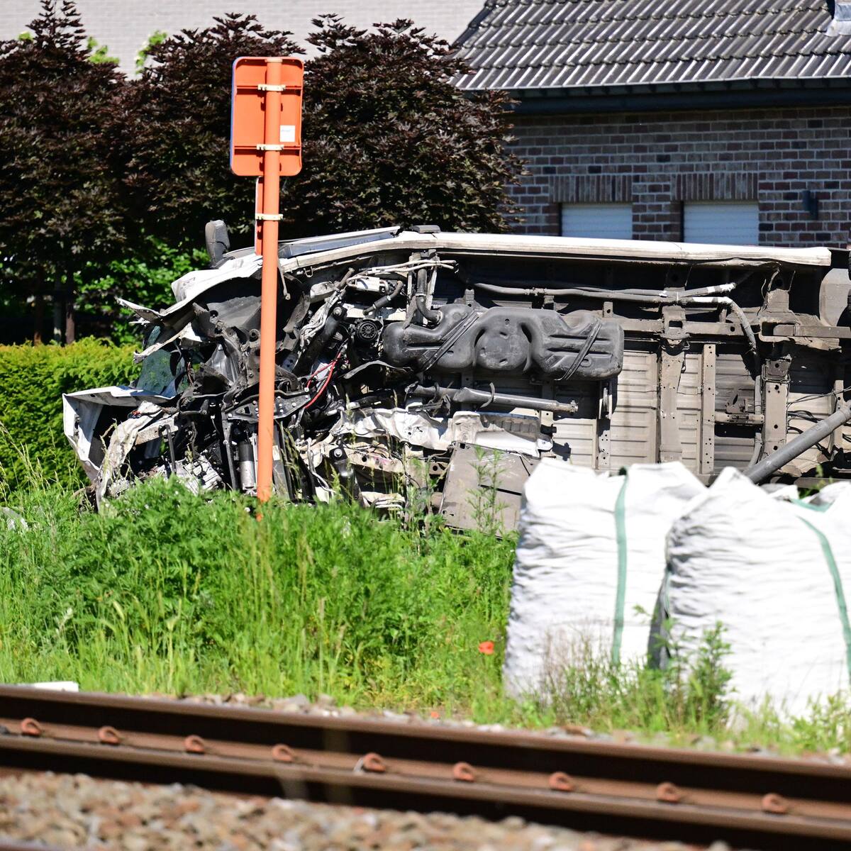 Tragedia en Bélgica: tren impacta a minibús escolar y deja al menos cuatro muertos