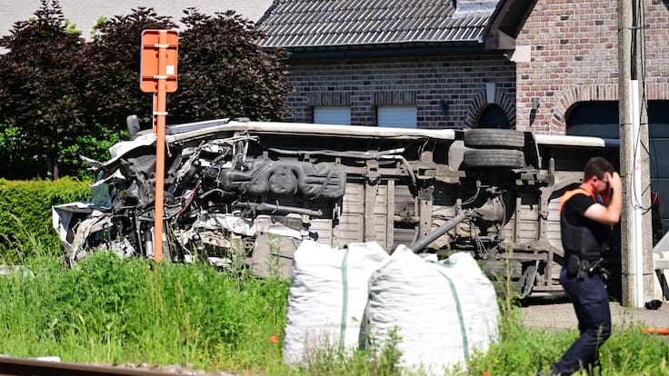 Tragedia en Bélgica: tren impacta a minibús escolar y deja al menos cuatro muertos