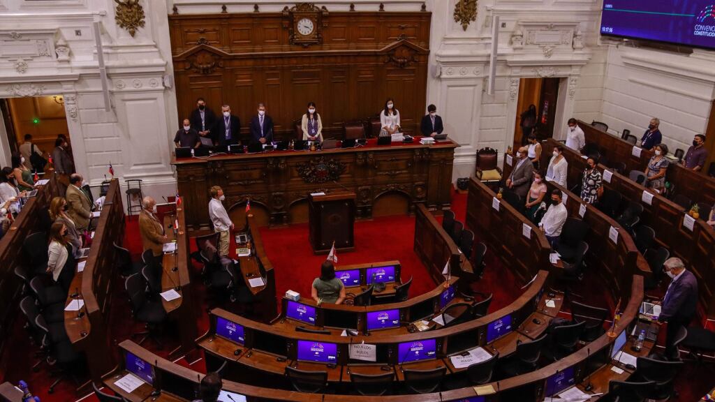 Aprobado plurilingüismo, Estado Social y democrático, los emblemas nacionales de Chile