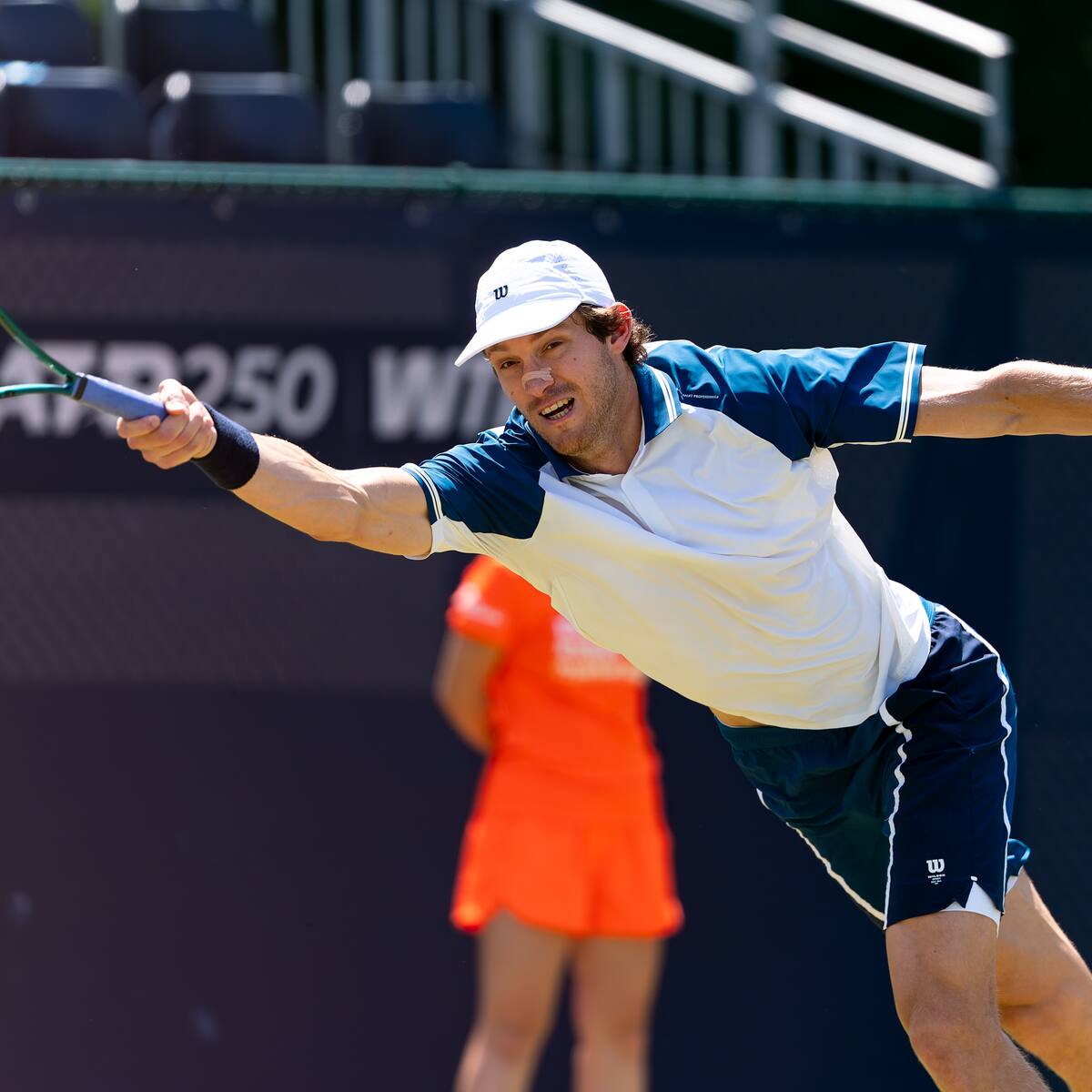 Entró al torneo gracias a Tabilo y ahora eliminó a Jarry en octavos: resultado final en el ATP de ‘s-Hertogenbosch