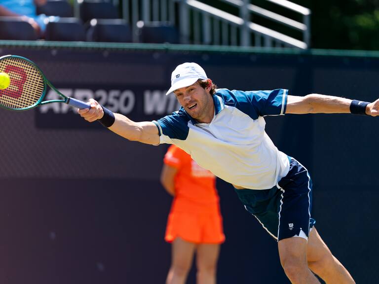 Entró al torneo gracias a Tabilo y ahora eliminó a Jarry en octavos: resultado final en el ATP de ‘s-Hertogenbosch