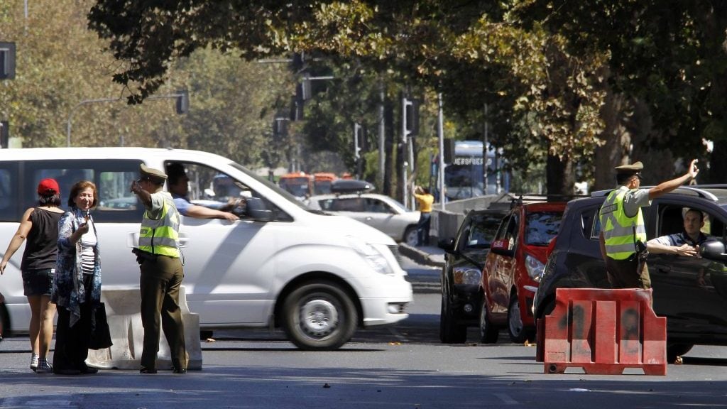 Restringen tránsito en sector Pedro de Valdivia por emergencia química en recinto educacional