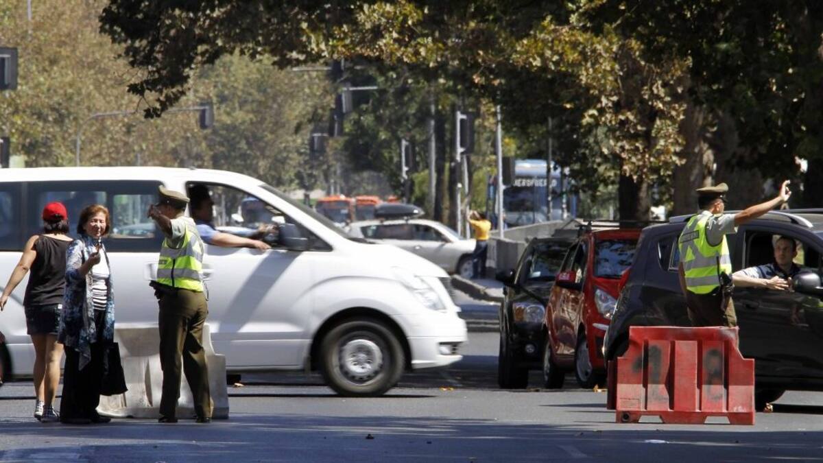 Restringen tránsito en sector Pedro de Valdivia por emergencia química en edificio de universidad