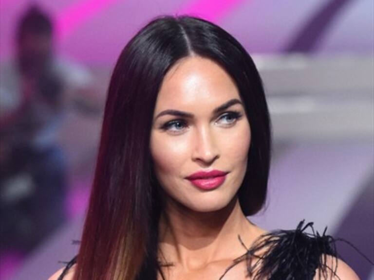 Megan Fox deleitó a sus seguidores con osado traje de Supergirl