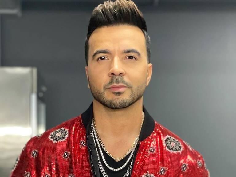 Hija de Luis Fonsi le escribió un mensaje en la mano a su papá… y él decidió tatuárselo