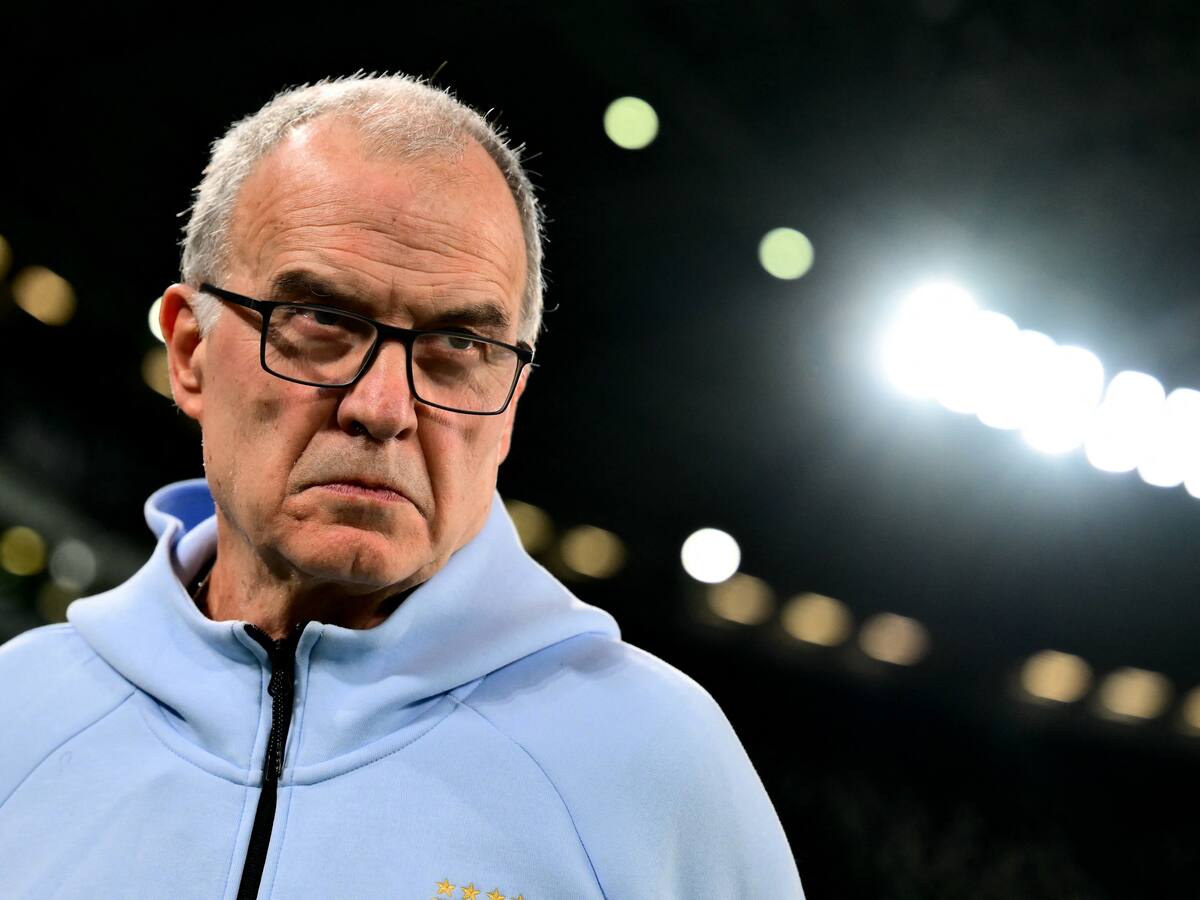 Seis respuestas en 38 segundos: la incomoda entrevista a Bielsa en su arribo a México para disputar el Mundial 2026