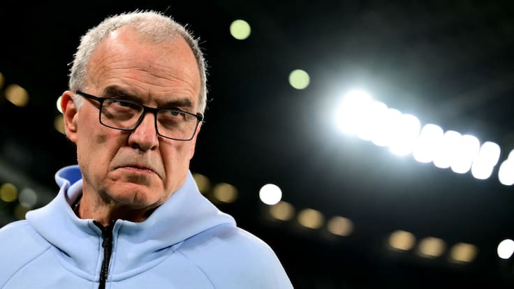 Seis respuestas en 38 segundos: la incomoda entrevista a Bielsa en su arribo a México para disputar el Mundial 2026